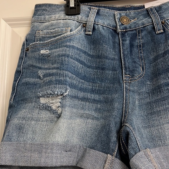 Time & Tru ladies jean shorts - Picture 2 of 5